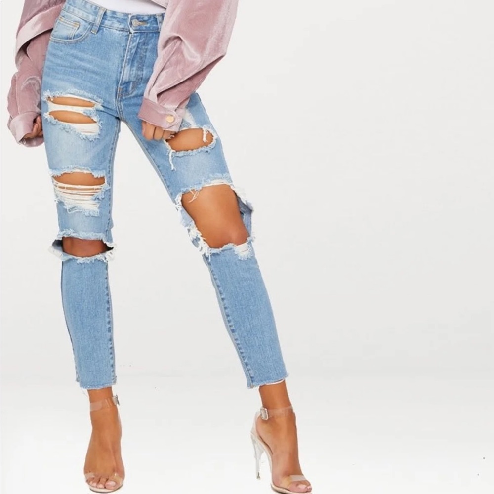 PrettyLittleThing Distressed Boyfriend Jeans